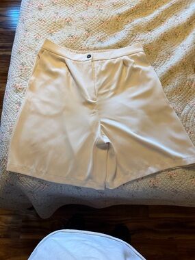 MELLODAY Cream High-Waist Tailored Shorts